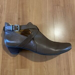Fidji Women's Brown Leather Ankle Bootie Buckle Shoes Size 42 (US‎ 10.5/11 )